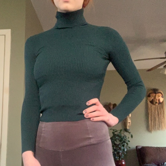Emeraud Green Ribbed Turtleneck Top - Picture 2 of 3